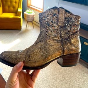 Frye Women’s Boots Deborah Studded Metallic Gold size 9M
